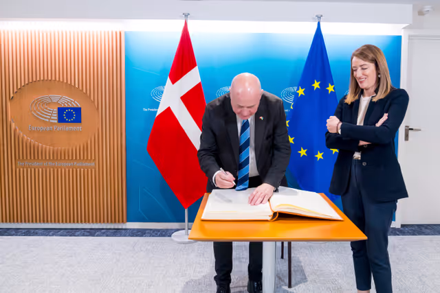 Valokuva 4: Roberta METSOLA, EP President meets with Søren GADE, Speaker of the Danish Folketing