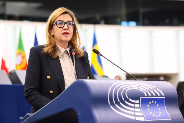 Foto 30: EP Plenary session - Protection of minors online