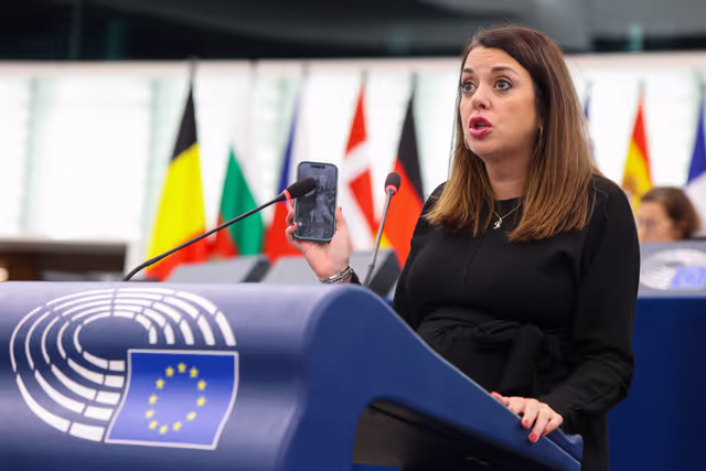 Foto 19: EP Plenary session - Protection of minors online