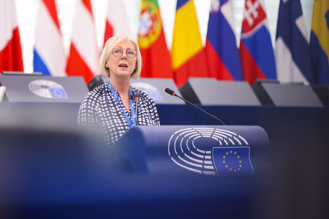 Photo 27: EP Plenary session - Protection of minors online