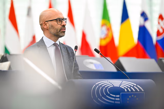 Foto 17: EP Plenary session - Protection of minors online