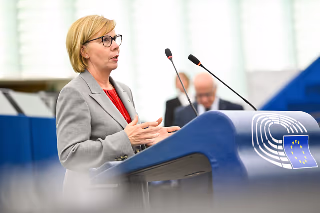 Foto 16: EP Plenary session - Protection of minors online