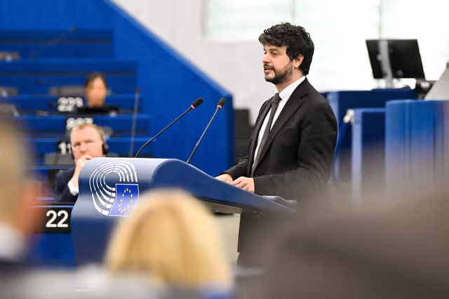 Photo 45: EP Plenary session - Protection of minors online