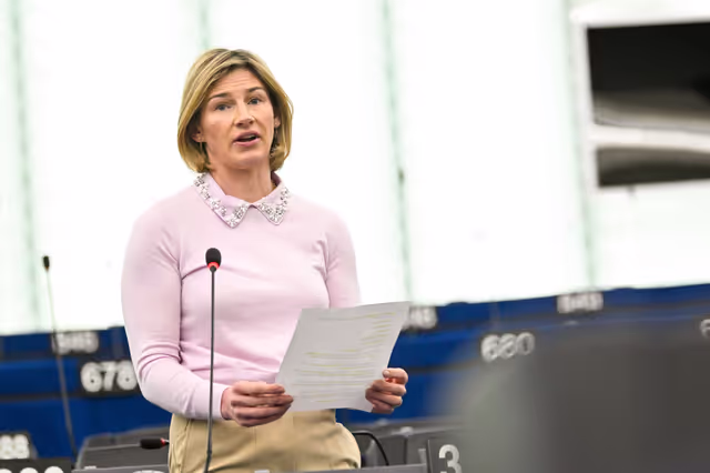 Photo 36: EP Plenary session - Protection of minors online