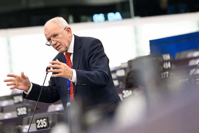 Photo 35: EP Plenary session - Protection of minors online