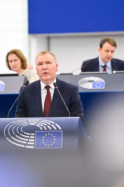 Photo 23: EP Plenary session - Protection of minors online