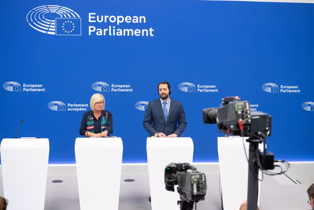 Fotografia 2: Press briefing Patriots for Europe