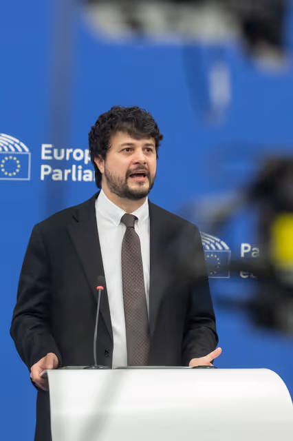 Foto 2: Press conference on the INI Report on the Institutional aspects of the Draghi Report