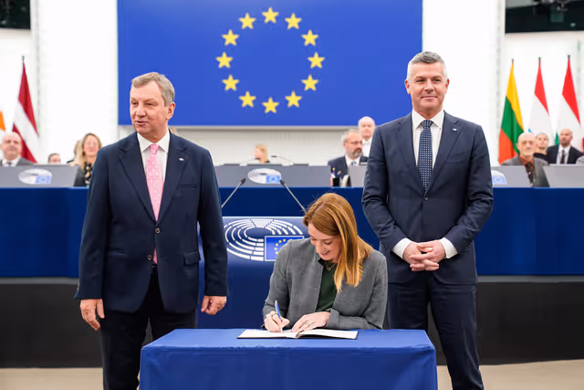 Fotó 16: EP Plenary session -  signature of the General Budget 2026