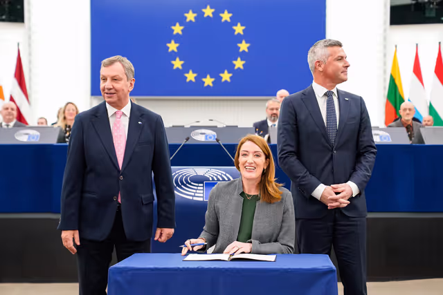 Fotó 11: EP Plenary session -  signature of the General Budget 2026