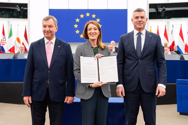 Fotó 14: EP Plenary session -  signature of the General Budget 2026