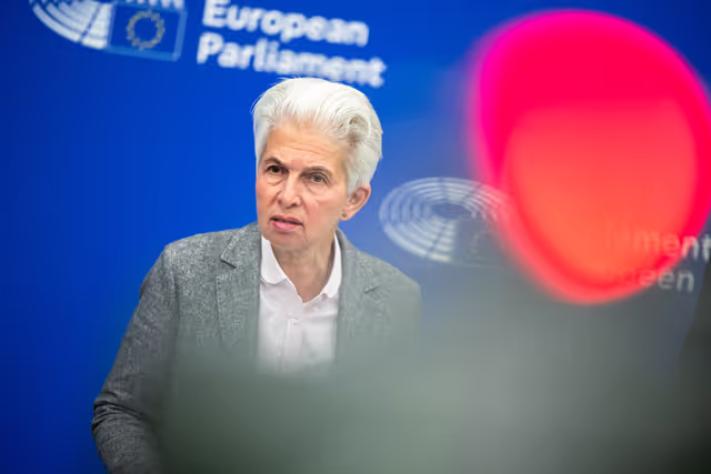 Photo 3: Press conference on the European Defence Industry Programme