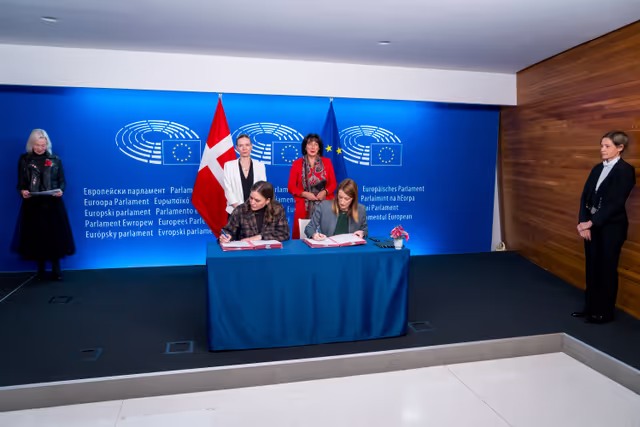 Lex signing ceremony in presence of Roberta METSOLA, EP President, and Marie BJERRE, Minister for European Affairs on behalf of the Danish Presidency