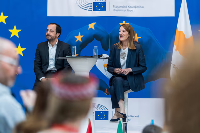 Photo 14: Townhall discussion with Roberta METSOLA, EP President and Nikos CHRISTODOULIDES, President of Cyprus at the 2025 Edition of ‘Christmas Europe’