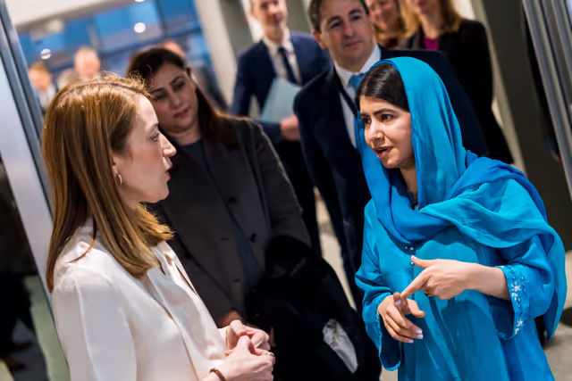Photo 7: Roberta METSOLA, EP President meets with Malala YOUSAFZAI, 2014 Nobel Peace Prize Laurea