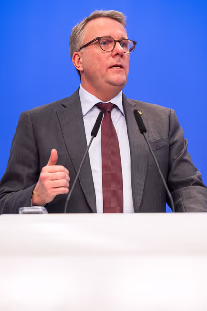 Fotografie 16: Press conference on trilogue deal on simplified sustainability reporting and due diligence requirements