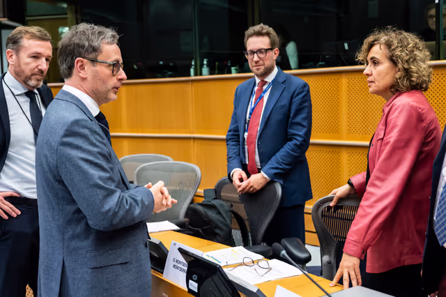 Foto 23: SANT - Trilogue on the ' pharmaceutical package '