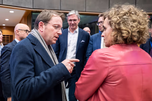 Foto 12: SANT - Trilogue on the ' pharmaceutical package '