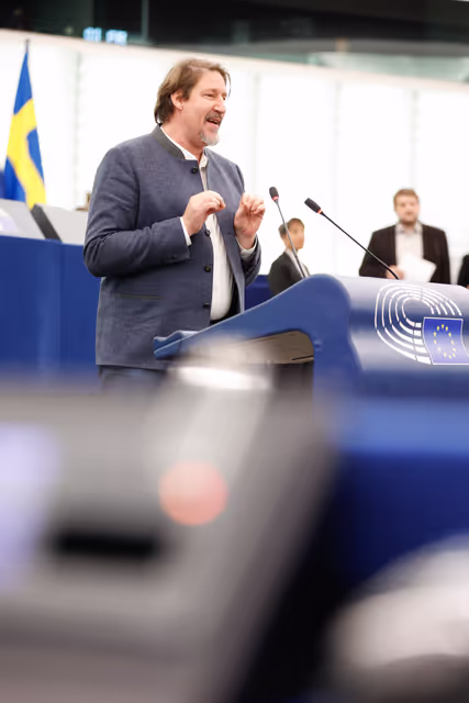 Photo 32: EP Plenary session - Amending certain CAP Regulations