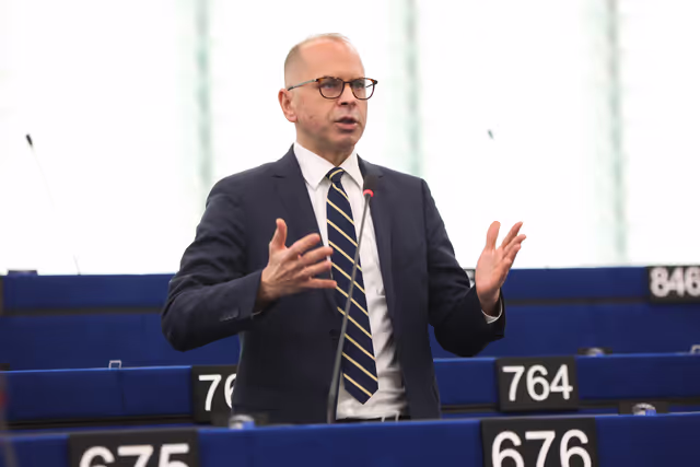 Photo 4 : EP Plenary session - Incentivising defence-related investments in the EU budget to implement the ReArm Europe Plan