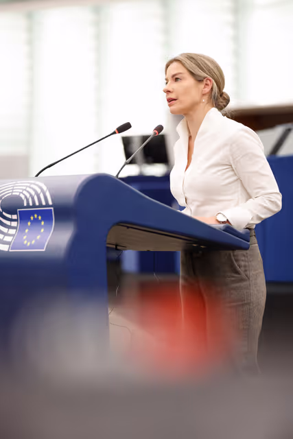 Fotografija 23: EP Plenary session - Commission statement - Breeders’ protests following a lumpy-skin-disease outbreak in France: implications on the EU approach on sanitary and on animal health