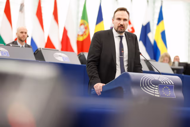 Fotografija 13: EP Plenary session - Commission statement - Breeders’ protests following a lumpy-skin-disease outbreak in France: implications on the EU approach on sanitary and on animal health