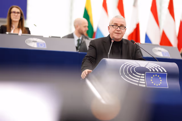 Fotografija 10: EP Plenary session - Commission statement - Breeders’ protests following a lumpy-skin-disease outbreak in France: implications on the EU approach on sanitary and on animal health