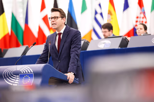 Photo 3: EP Plenary session - Preparation of the European Council meeting of 18-19 December 2025