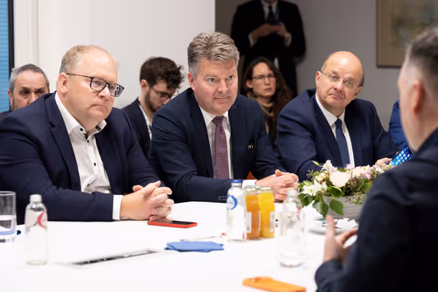 Zdjęcie 6: DEEA delegation meets with a delegation of Greenlandic MPs