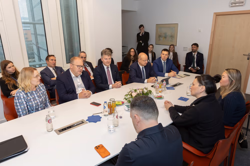 DEEA delegation meets with a delegation of Greenlandic MPs