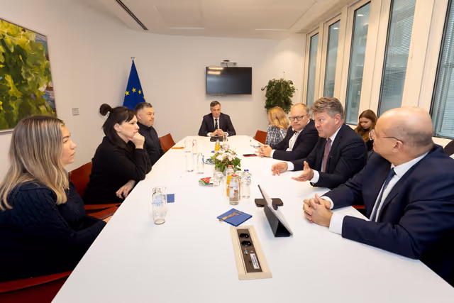 Zdjęcie 14: DEEA delegation meets with a delegation of Greenlandic MPs