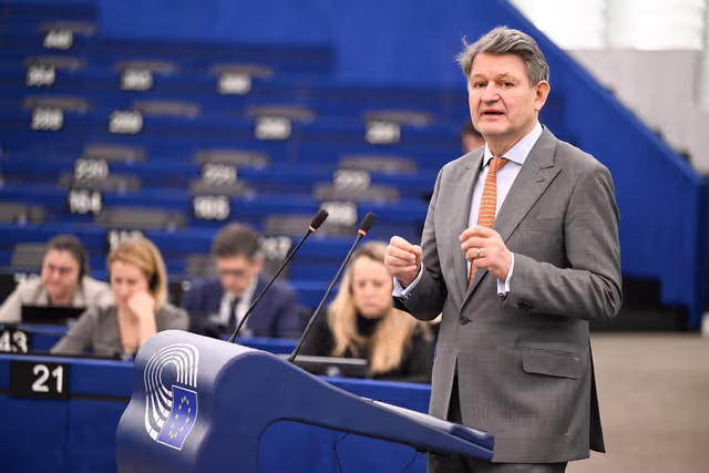 Fotografia 38: EP Plenary session - Brutal repression against protesters in Iran