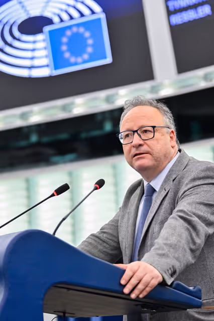 Foto 30: EP Plenary session - Restoring control of migration: returns, visa policy and third-country cooperation