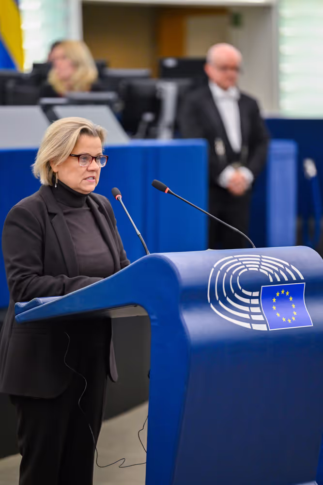 EP Plenary session - Restoring control of migration: returns, visa policy and third-country cooperation