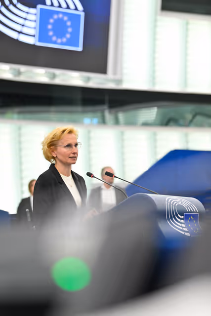 Foto 48: EP Plenary session - Restoring control of migration: returns, visa policy and third-country cooperation