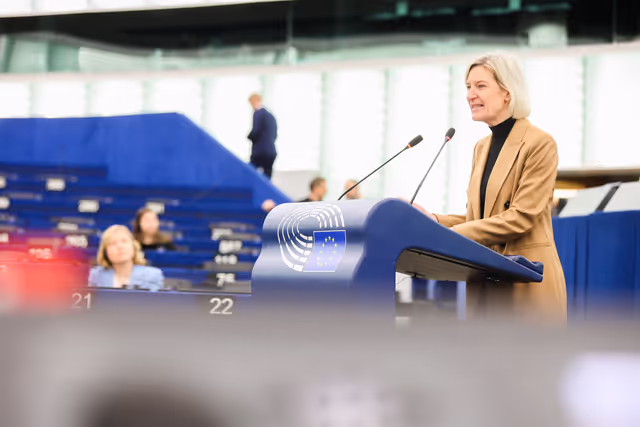 Valokuva 40: EP Plenary session - Presentation of the Digital Networks Act