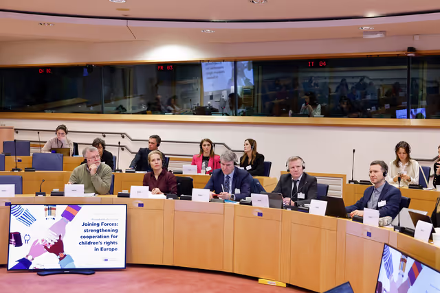 Zdjęcie 25: Roundtable discussion on Strengthening cooperation for children’s rights in Europe