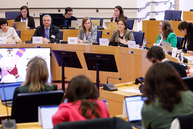 Zdjęcie 21: Roundtable discussion on Strengthening cooperation for children’s rights in Europe