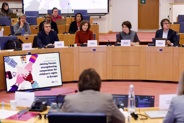 Zdjęcie 19: Roundtable discussion on Strengthening cooperation for children’s rights in Europe