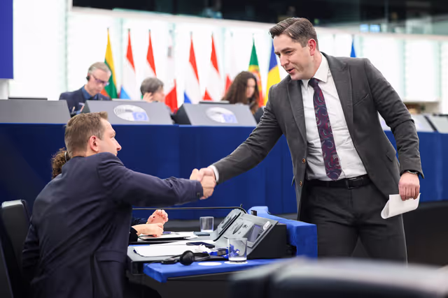 Φωτογραφία 17: EP Plenary Session - Amending Regulations on agricultural products as regards market rules and sectoral support measures in the wine sector and for aromatised wine products