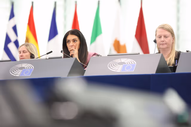 Снимка 34: EP Plenary Session - World Cancer Day