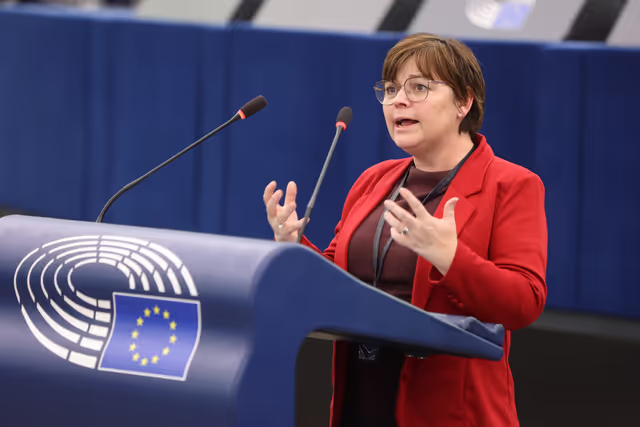 Снимка 9: EP Plenary Session - World Cancer Day