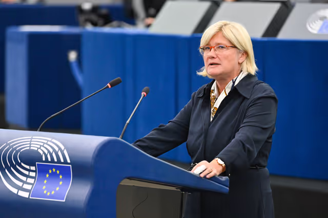 Fotogrāfija 33: EP Plenary Session - Spain’s large-scale regularisation policy and its impact on the Schengen Area and EU migration policy