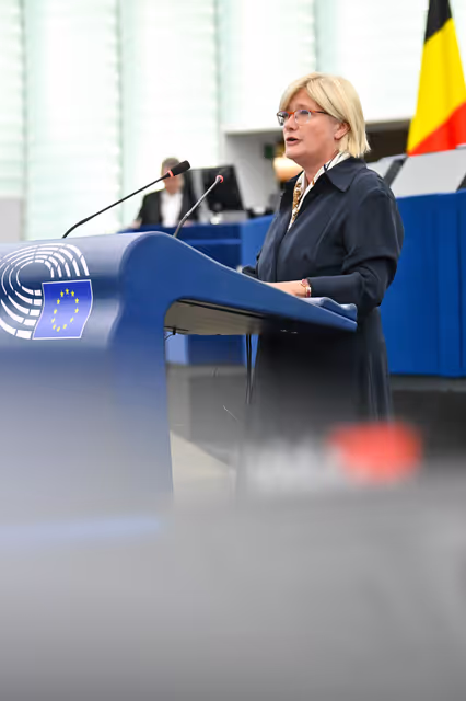 Fotogrāfija 32: EP Plenary Session - Spain’s large-scale regularisation policy and its impact on the Schengen Area and EU migration policy