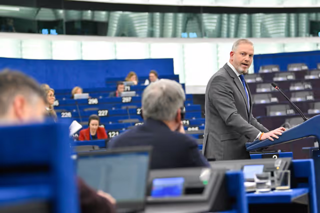 Fotogrāfija 30: EP Plenary Session - Spain’s large-scale regularisation policy and its impact on the Schengen Area and EU migration policy