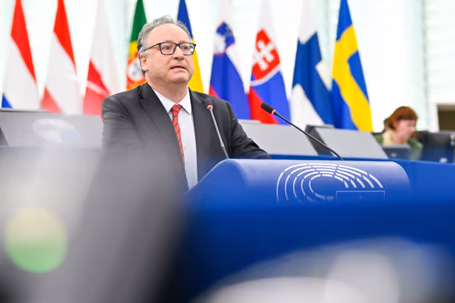 Fotogrāfija 49: EP Plenary Session - Spain’s large-scale regularisation policy and its impact on the Schengen Area and EU migration policy