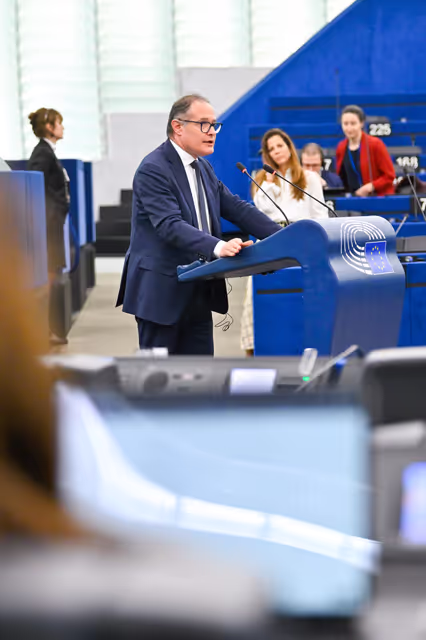 Fotogrāfija 48: EP Plenary Session - Spain’s large-scale regularisation policy and its impact on the Schengen Area and EU migration policy