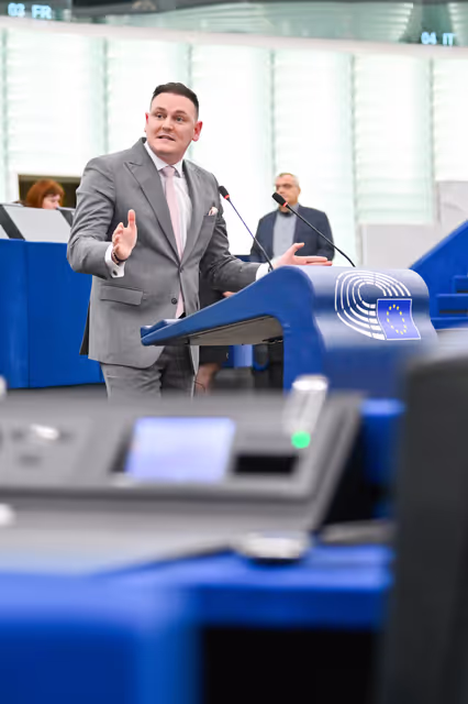 Fotogrāfija 45: EP Plenary Session - Spain’s large-scale regularisation policy and its impact on the Schengen Area and EU migration policy