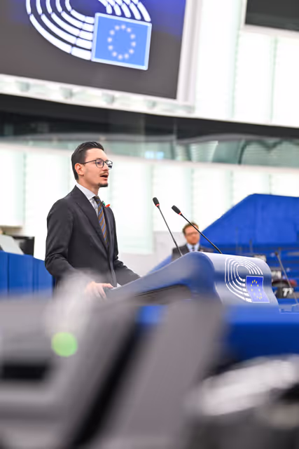 Fotogrāfija 21: EP Plenary Session - Spain’s large-scale regularisation policy and its impact on the Schengen Area and EU migration policy