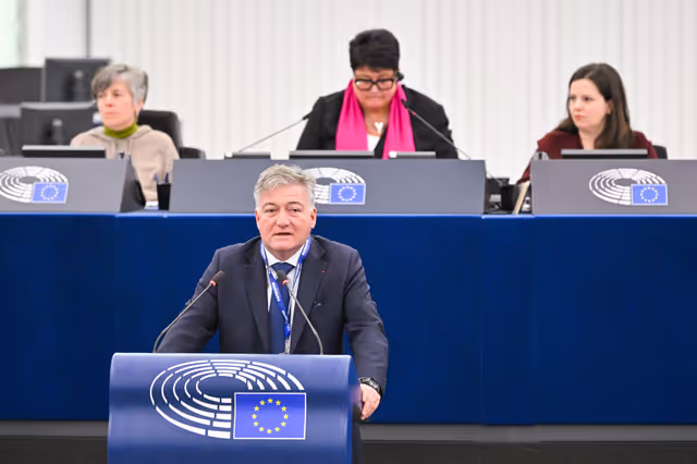 Fotogrāfija 9: EP Plenary Session - Spain’s large-scale regularisation policy and its impact on the Schengen Area and EU migration policy